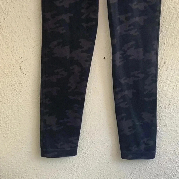 Spanx Look at Me Now Seamless Cropped Leggings Camo Size XL - Picture 4 of 6